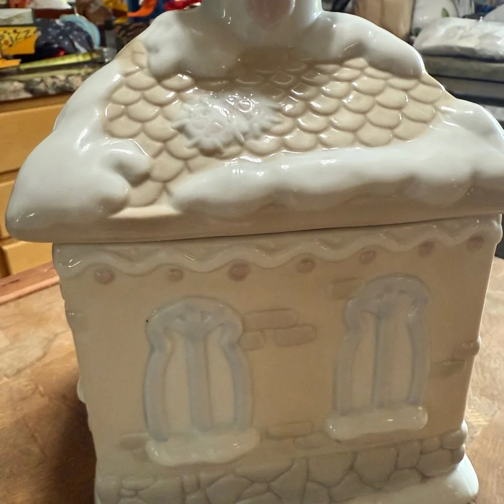 Vintage 1994 Precious Moments Ceramic Bake Shop Cookie Jar Christmas Canister